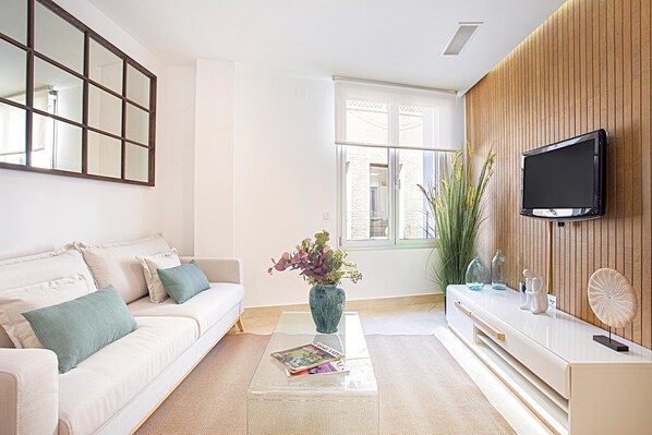 Apartment (1 Bedroom) | Living room