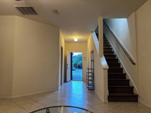 Southwest City Area Nice Home in Gated Community