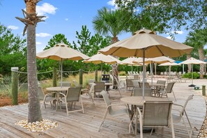 屋外ダイニングエリア