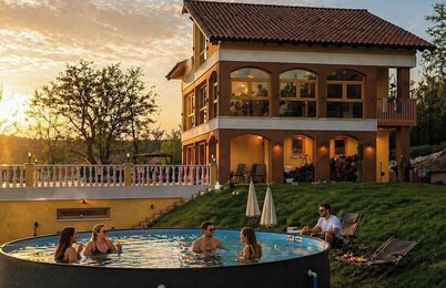 Luxury Villa Beelvita with pool & jacuzzi