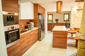 Microwave, dishwasher, coffee/tea maker, toaster