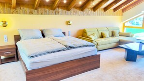 4 habitaciones, tabla de planchar con plancha, internet y ropa de cama 