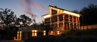 Luxury Villa Beelvita with pool & jacuzzi