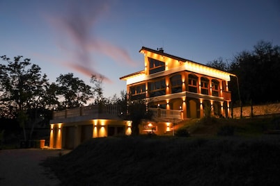 Luxury Villa Beelvita with pool & jacuzzi