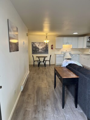 TV - Charming 1-bedroom apartment in lovely Middletown, close to Hershey (Middletown)