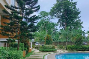 Outdoor pool - David & Jens 's Suite in Camella Manors Verdant (Puerto Princesa)