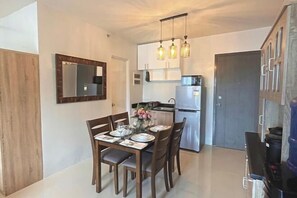 Room - David & Jens 's Suite in Camella Manors Verdant (Puerto Princesa)