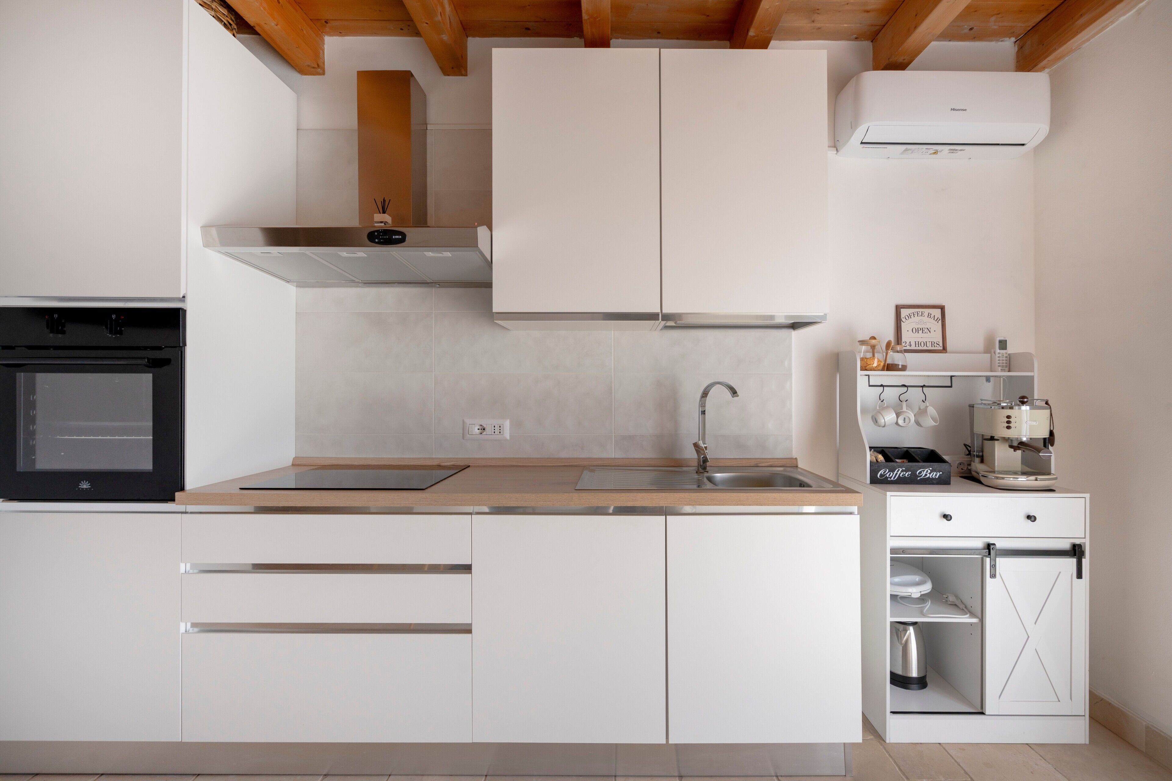 Fridge, oven, stovetop, coffee/tea maker