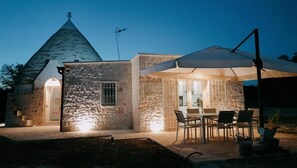 Exterior - 'Il Trullo di Grace' with Private Garden, Wi-Fi and Air Conditioning (Castellana Grotte)
