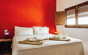 2 bedrooms, desk, iron/ironing board, free WiFi