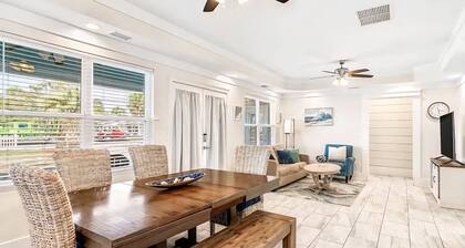 Blue Oasis Private Home | 4 Bedrooms Sleeps 9 | Short Walk to the Beach