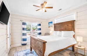4 bedrooms, iron/ironing board, WiFi, bed sheets