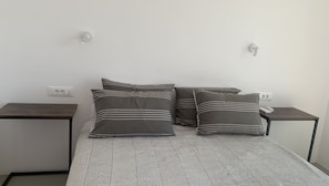 Iron/ironing board, WiFi, bed sheets