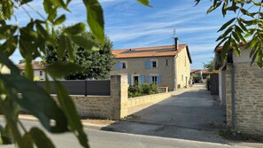 Exterior - Bed and Breakfast, Les Rozières Family Suite in the Marais Poitevin (Le Bourdet)