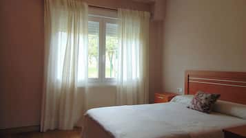 4 bedrooms, iron/ironing board, bed sheets