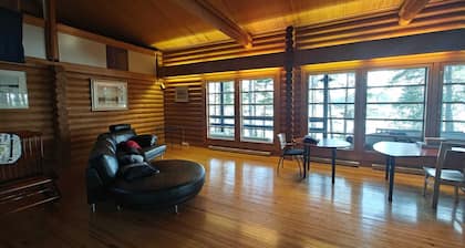 A big over 200m2 villa side the lake