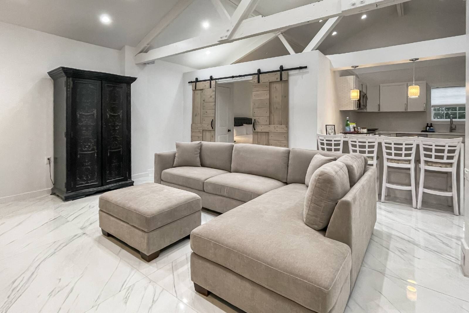 Smart TV, fireplace