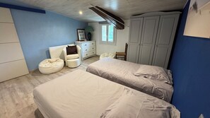 2 quartos, berço de viagem, Wi-Fi, roupa de cama