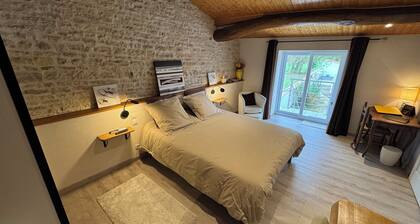 Chambre d'hĂŽtes les RoziĂšres dans le Marais Poitevin, piscine,suite familiale