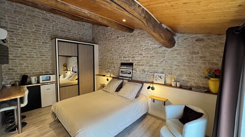 Chambre d'hôtes les Rozières dans le Marais Poitevin, piscine,suite familiale