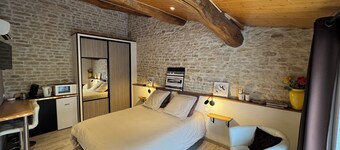 Chambre d'hôtes les Rozières in the Marais Poitevin, swimming pool, family suite