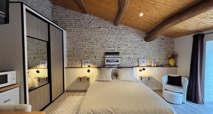 Chambre d'hĂŽtes les RoziĂšres in the Marais Poitevin, swimming pool, family suite