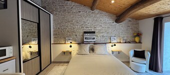 Chambre d'hôtes les Rozières in the Marais Poitevin, swimming pool, family suite