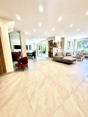 Smart TV, fireplace, books, music library - Cannes villa luxury and wellness (Le Cannet)