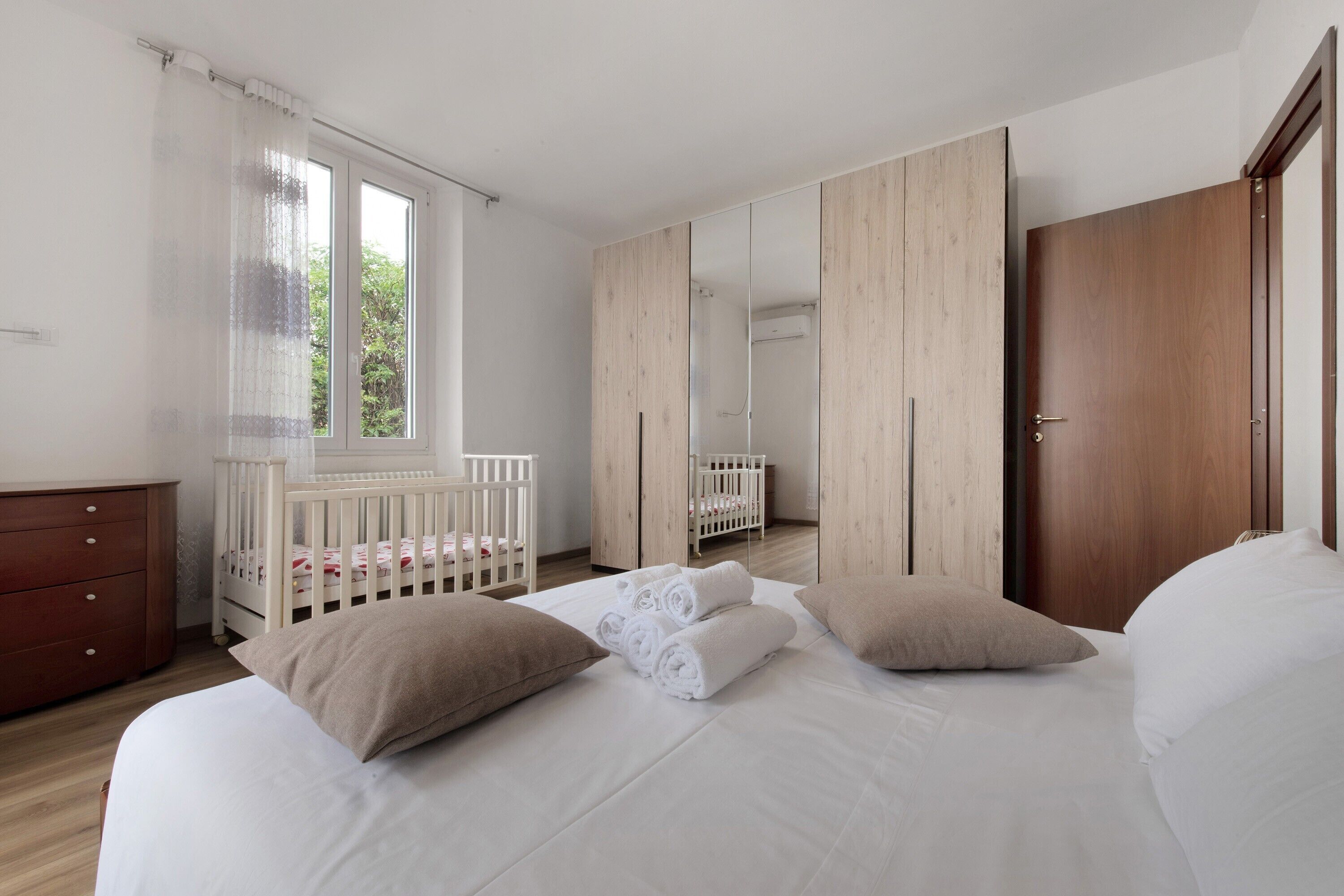 1 chambre, fer et planche à repasser, draps fournis