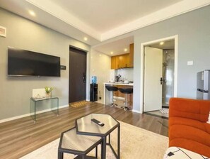 Living area - Luxe haven in Kilimani with Infinity Pool & Gym (Nairobi)