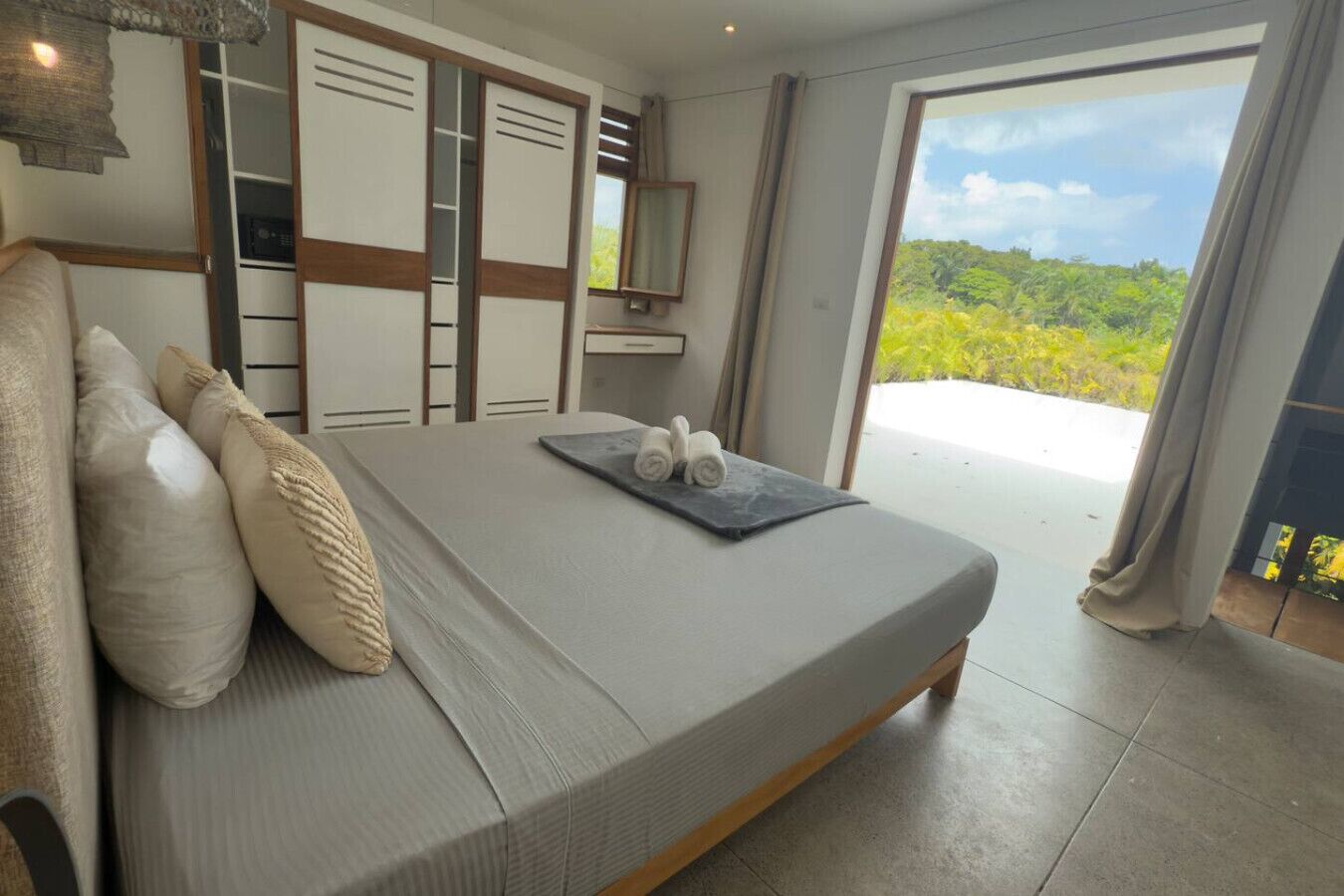 1 bedroom, desk, iron/ironing board, WiFi