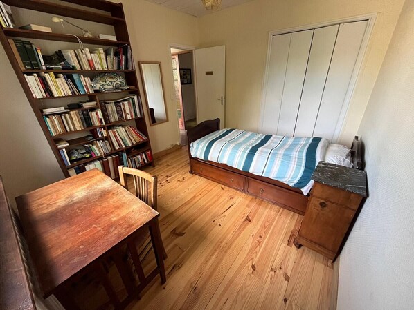 7 bedrooms, iron/ironing board, WiFi