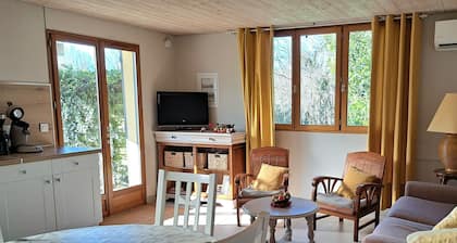 A peaceful country cottage along the greenway, ideal for a getaway for two