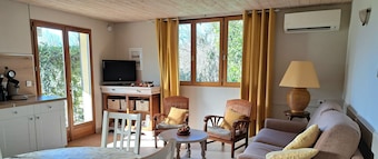 A peaceful country cottage along the greenway, ideal for a getaway for two