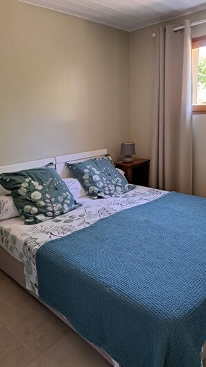 1 bedroom, iron/ironing board, internet, bed sheets