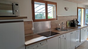 Coffee/tea maker, fridge, microwave, stovetop - Along the voie verte, quiet country house, ideal for up to 2 people (Brégnier-Cordon)