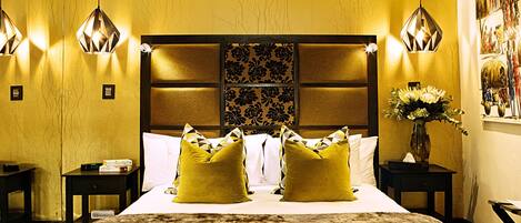 Superior Suite, 1 Queen Bed with Sofa bed, Garden View | In-room safe, blackout drapes, iron/ironing board, free WiFi