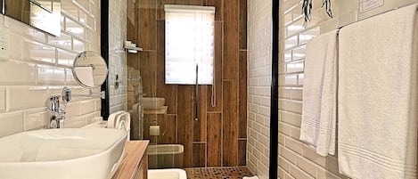 Classic Suite, 1 King Bed | Bathroom | Bathrobes, slippers
