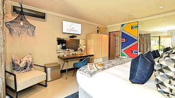 Superior-Suite, 1 King-Bett, Terrasse, Gartenblick | Zimmersafe, Verdunkelungsvorhänge, Bügeleisen/Bügelbrett