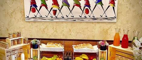 Daily full breakfast (ZAR 210 per person)
