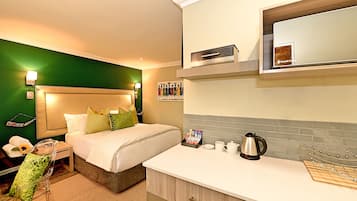 Classic Suite, 1 Queen Bed, Kitchenette | In-room safe, blackout drapes, iron/ironing board, free WiFi