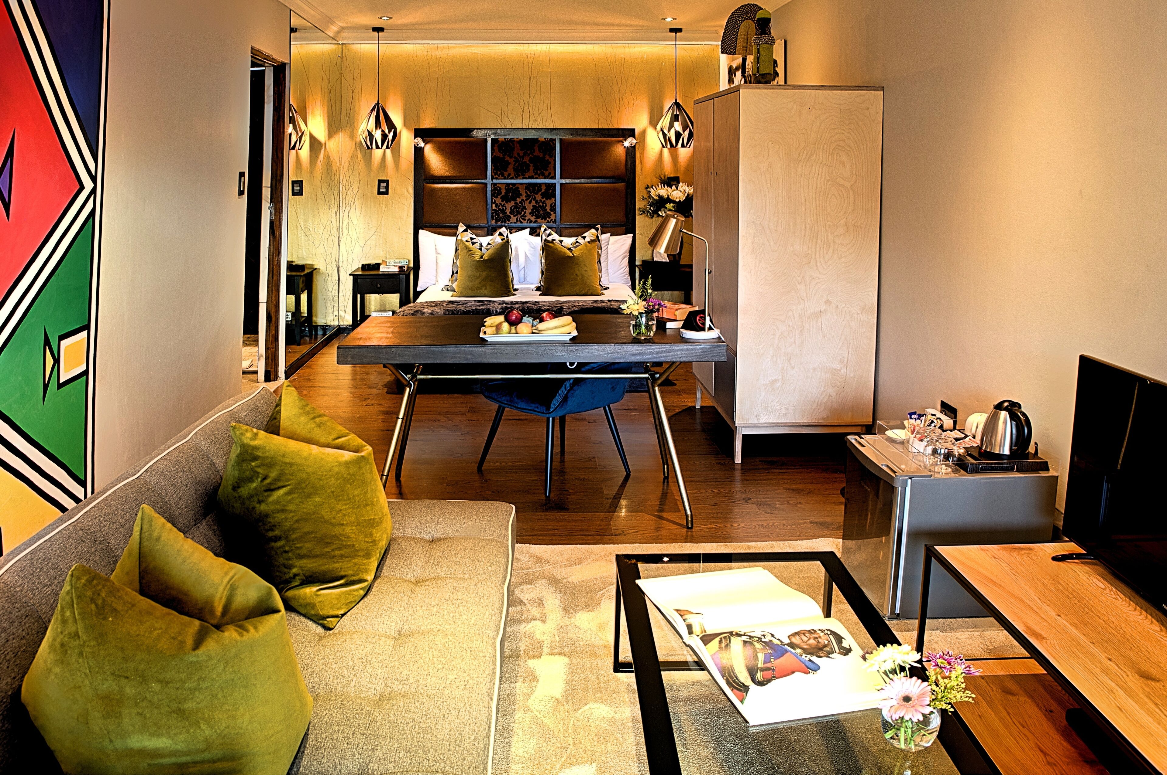 Superior Suite, 1 Queen Bed with Sofa bed, Garden View | In-room safe, blackout drapes, iron/ironing board, free WiFi