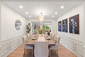 Dining - Gorgeous Luxury Home with Views of Balloon Fest, Fireworks Near Broadmoor (Colorado Springs)