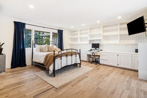 4 bedrooms, WiFi, bed sheets