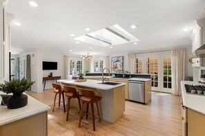 Microwave, oven, stovetop, dishwasher - Gorgeous Luxury Home with Views of Balloon Fest, Fireworks Near Broadmoor (Colorado Springs)