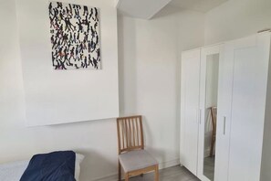 Bügeleisen/Bügelbrett, kostenloses WLAN, Bettwäsche