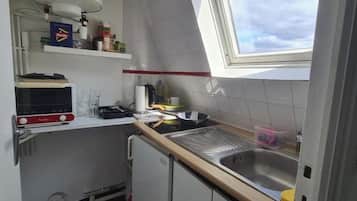 Kühlschrank, Ofen, Herdplatte, Wasserkocher