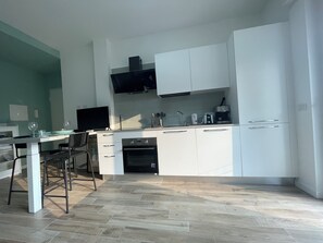 Apartment, 1 Bedroom | Private kitchen