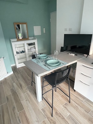 Apartment, 1 Bedroom | Private kitchen | Fridge, oven, stovetop, dishwasher