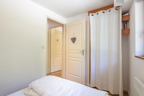 2 bedrooms